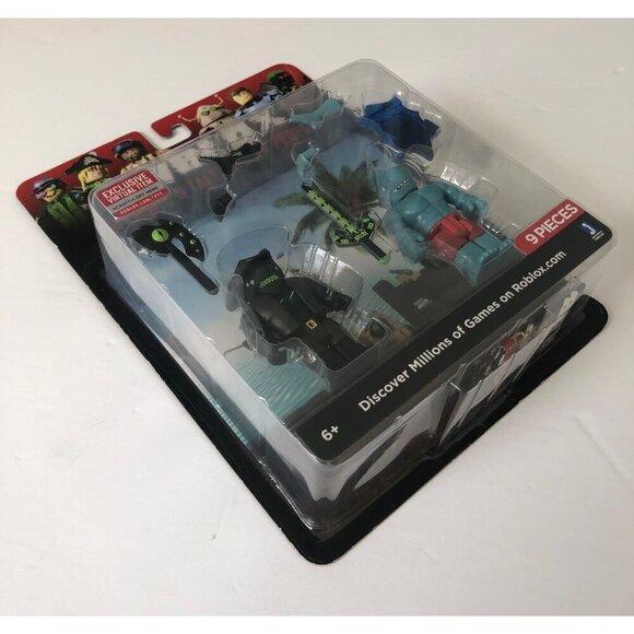 New Roblox A Pirates Tale Shark People 9-Piece Set Jawfin Megajaw - Picture 3 of 4